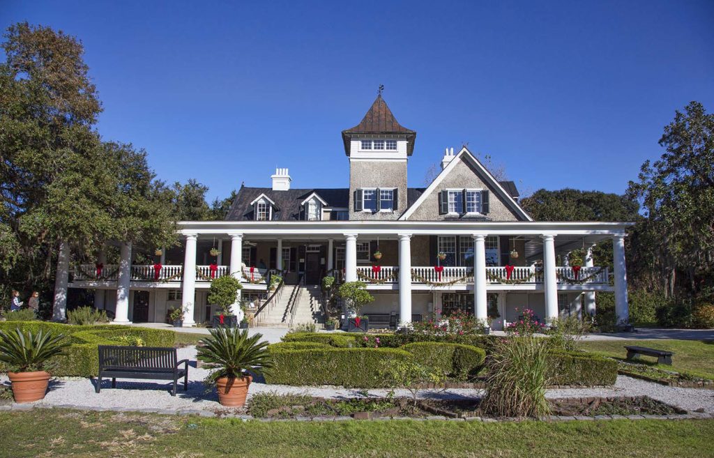 The plantation house was built in 1676 by the Drayton family. Fifteen generations later, the same family manages the house and grounds.